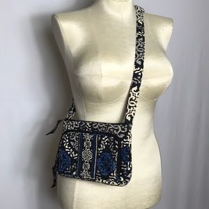 🌻 3/25 🌻 Vera Bradley Cross-Body Hipster